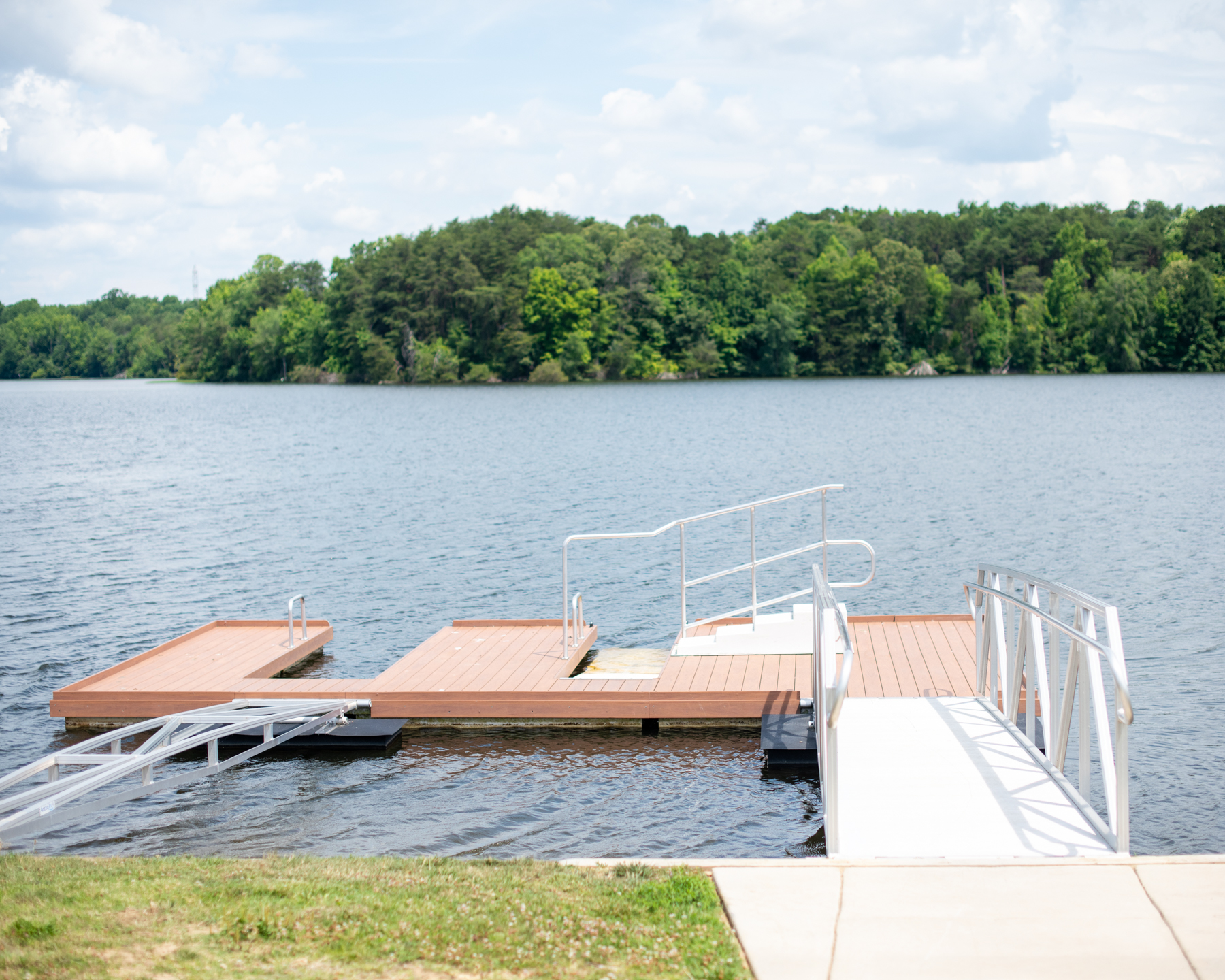 The Oak Hollow Lake Marina has a dock and boat launch in High Point, NC.