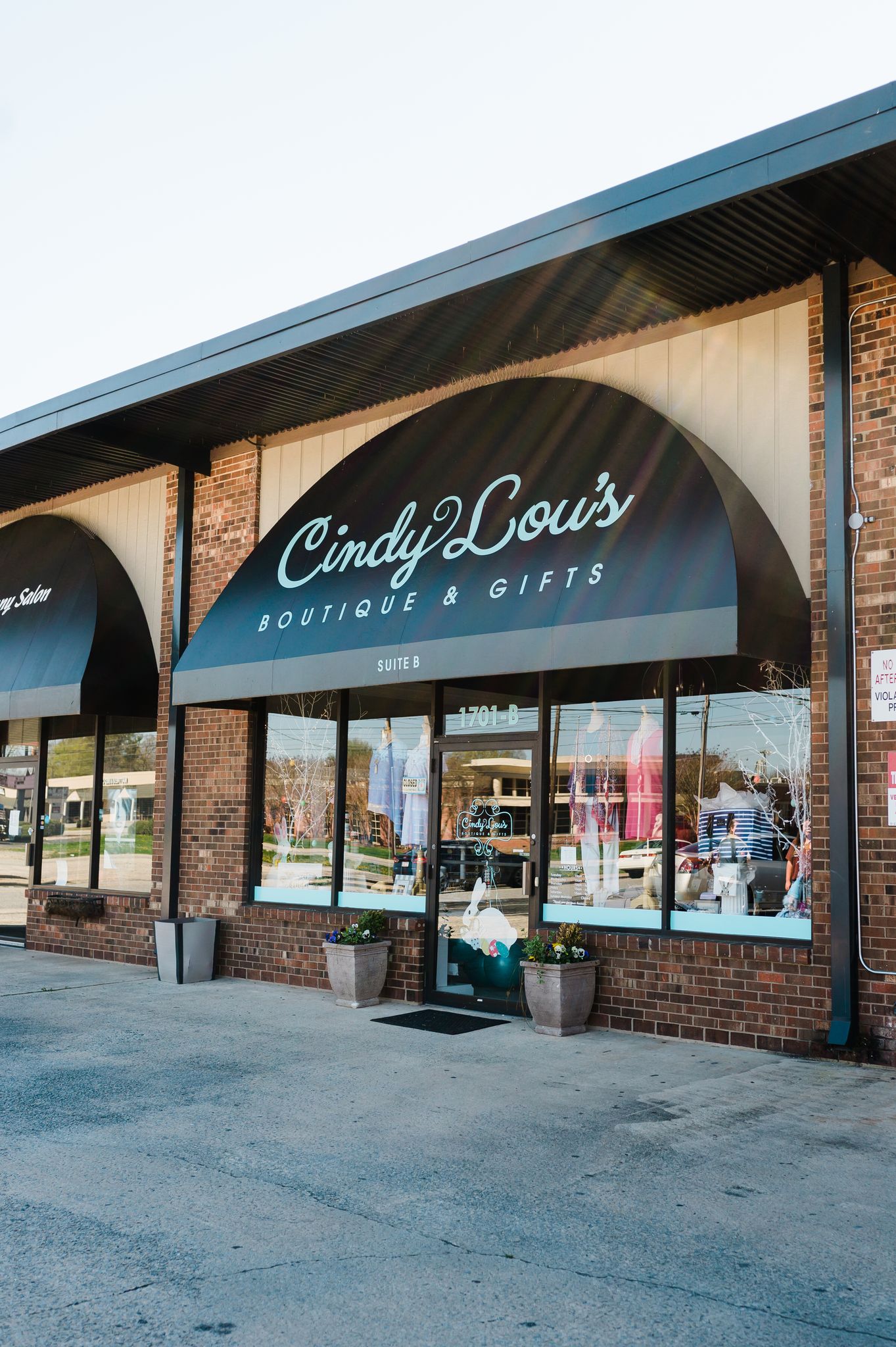 The storefront at Cindy Lou's boutique in High Point, NC.